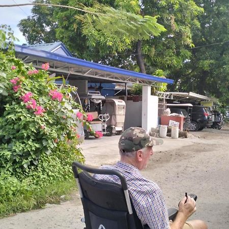 Angeles City Guesthouse Bagian luar foto
